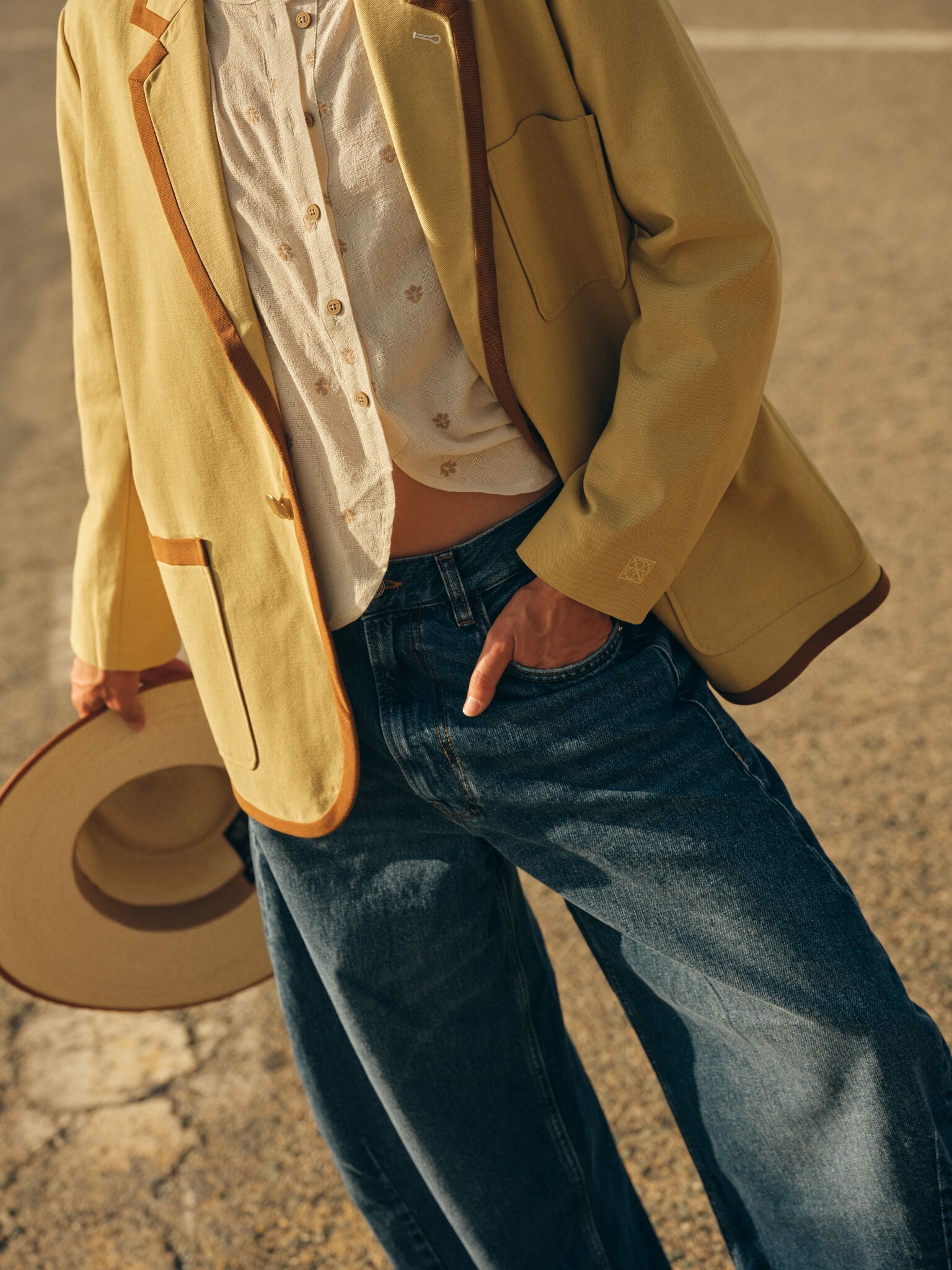 Modelshot / Medium Washed Blue / Detail